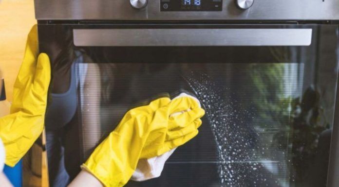 8 Trucos Caseros para Eliminar la Grasa Incrustada en la Puerta y Cristal del Horno